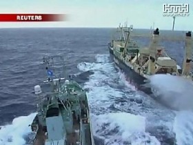 На &laquo;Фаине&raquo; закончилась вода, продукты и топливо