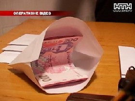 Киевские милиционеры задержали на взятке чиновника от культуры