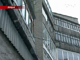 Выпившая женщина выжила после падения с 5-го этажа в Луцке