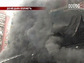 По неизвестным причинам сгорел дотла торговый центр в Донецкой обл.