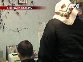 Діти допомагали матері торгувати самогоном