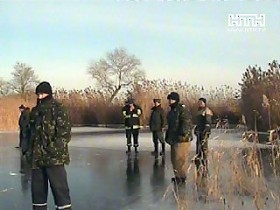 Баржи отрезали на три часа рыбака-экстремала от берега