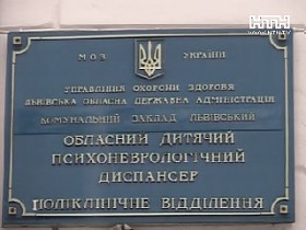 Семейный деспот: родной отец 4-ре года издевался над детьми и женой