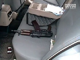 В Кривом Роге арсенал оружия возили прямо в багажнике машины!