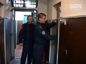 Трое парней собирали деньги на казино у немощных стариков