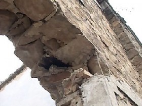 Кирпичная стена похоронила под собою восьмиклассника