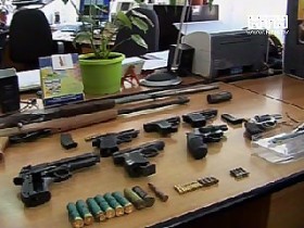 Житель Ровно коллекционировал все - от фальшивых паспортов до оружия