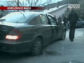 Чтобы остановить нарушителя, пришлось стрелять по &laquo;Мерседесу&raquo;