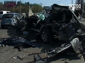 Причина страшной пробки на Проспекте Победы: джип Тойона &ndash; в клочья!