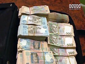 2 миллиона долларов вымогали госслужащие от предпринимателя за землю