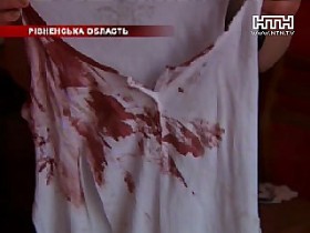 Оскаженілий чоловік ледь не забив до смерті цілу родину
