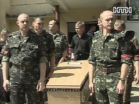 Родственникам привезли тела пилотов, которые недавно погибли в Афганистане