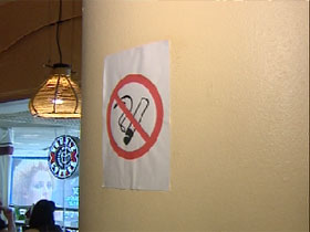 Курят все! Владельцы баров и ресторанов игнорируют закон
