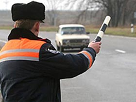 Дрогобычские ГАИ-шники влияют на должников с помощью &laquo;позорного столба&raquo;