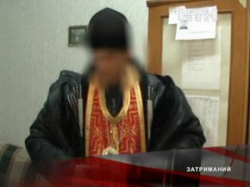 В Киеве мужчина в ризе ограбил прохожего