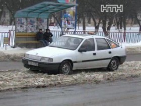 У Рівному пасажир ледь не задушив таксиста