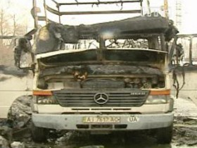 В Киеве сгорел грузовик с декорациями для балета