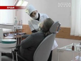 Взятками и денежными взносами платят украинцы за бесплатную медицину