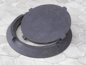 Коммунальные службы Киева решают, как остановить воровство люков