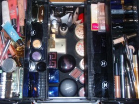 Женщины всё чаще травятся некачественной косметикой