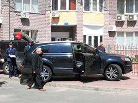 В Киеве внедорожник "Ауди" сбил двух женщин, одна не выжила