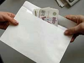 Во Львовской области чиновник вымогал у подчиненных дань