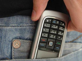 В Запорожье трое парней совершили ограбление на глазах у правоохранителей