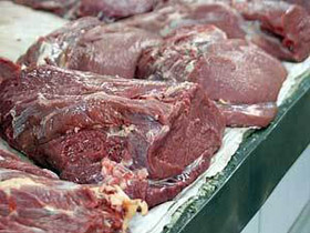 Покупка мясо-молочных продуктов на стихийном рынке - риск для здоровья
