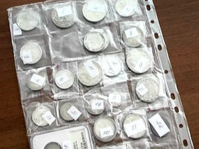 Волинські митники вилучили у поляка унікальну колекцію монет
