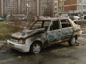 На киевской Троещине за одну ночь подожгли сразу три автомобиля