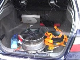 Под Одессой инспекторы ГАИ нашли двух побитых парней в багажнике авто