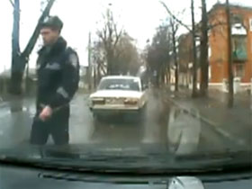 Инспектор ГАИ из Харцызска угрожал водителю расправой