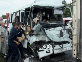 Під Одесою автобус з 25 пасажирами протаранив припарковану вантажівку