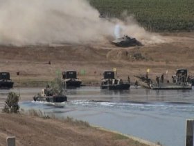 На 15 полигонах продолжаются масштабные военные учения "Адекватное реагирование - 2011"