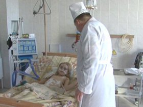 На Луганщине 8-летняя раненая девочка спасла бабушку из огня