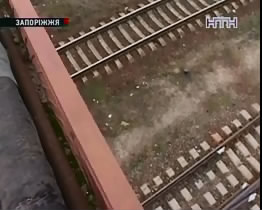 На запорожской железной дороге две девушки пытались покончить жизнь самоубийством