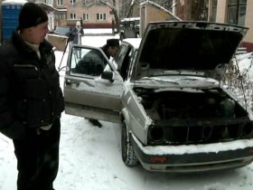 В Чернигове банда из трех человек воровала из машин автомагнитолы