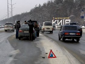 На столичном Бориспольском шоссе в утренний час пик произошло 13 аварий