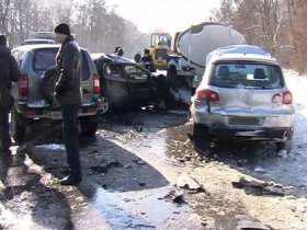 На Чернігівщині на двох км траси зіткнулося 16 машин: четверо травмованих