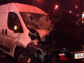 В столице "Лексус" столкнулся с микроавтобусом: водитель иномарки погиб