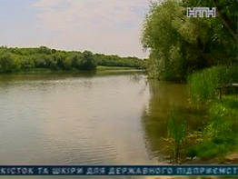 На Киевщине двое 14-летних школьников спасли из воды девочек