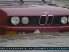 Злива перетворила київські вулиці на річки
