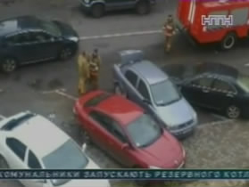 У Києві пожежна машина потрощила легковики на паркованні
