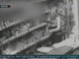 Российская продавщица напугала опытных грабителей