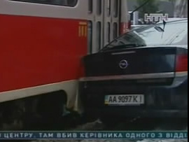 Заколдованное место - в столице снова машины на рельсах
