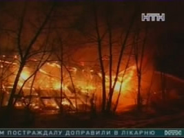 В Киеве горел склад древесины, а во Львове - военный завод и общежитие