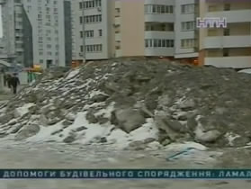 В столице грязный и засоленный снег отравляет Днепр