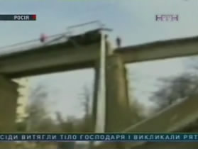 В Сочи обвалился мост