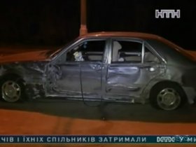 В Днепропетровске Мерседес протаранил 2 автомобиля