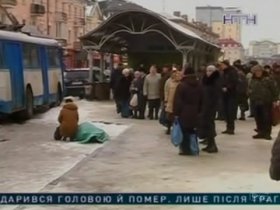 В Ровно мужчина умер на автобусной остановке